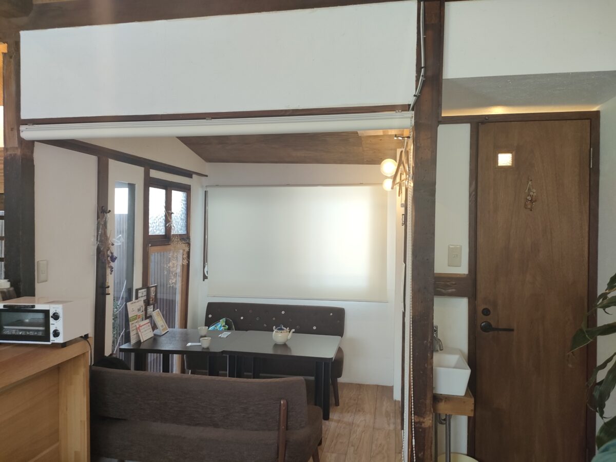 ゆったりくつろげるソファ席