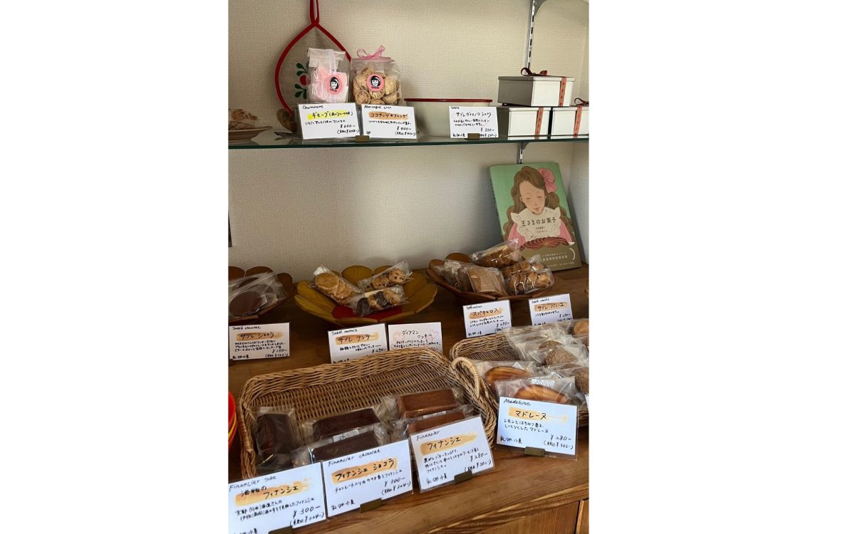 サブレやフィナンシェが並ぶ焼き菓子コーナー