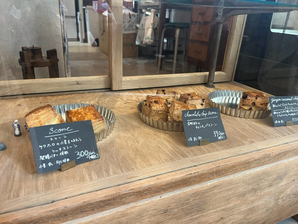 ショーケースに並ぶスコーンの数々