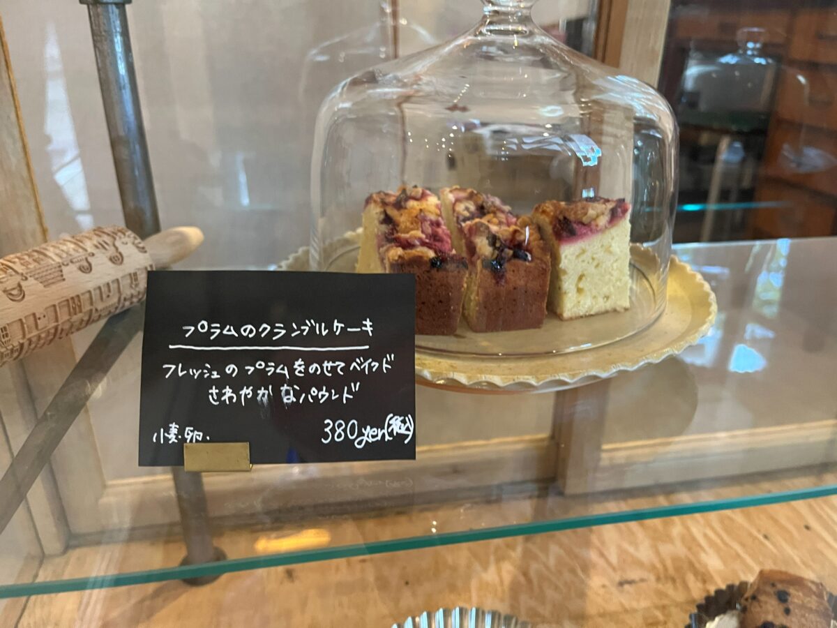 プラムのクランブルケーキ