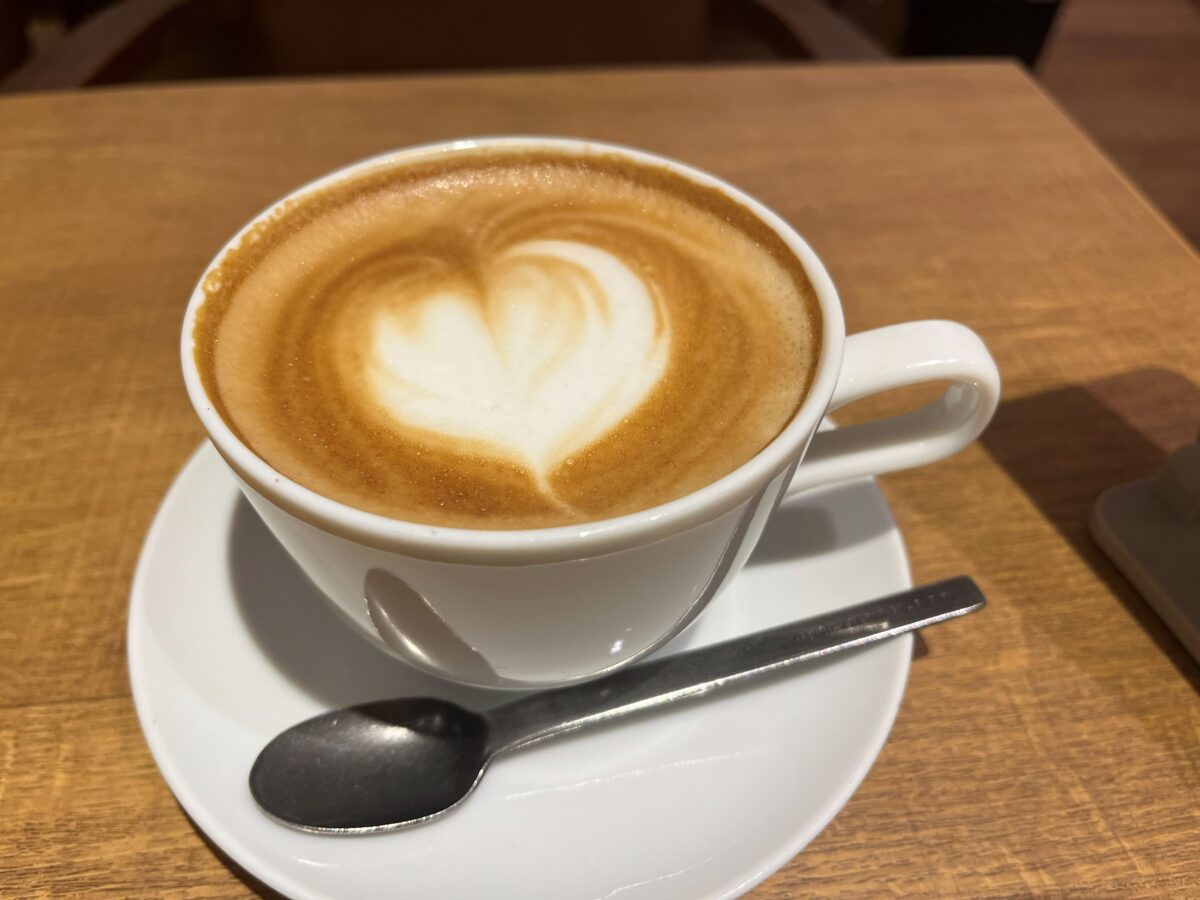 ハートのラテアートが可愛いカフェラテ