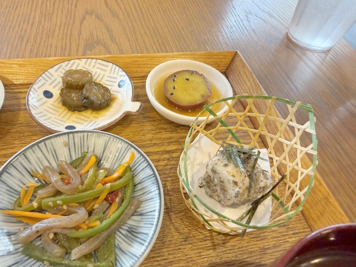 なす、かぼちゃ、ピーマン炒め、おにぎり
